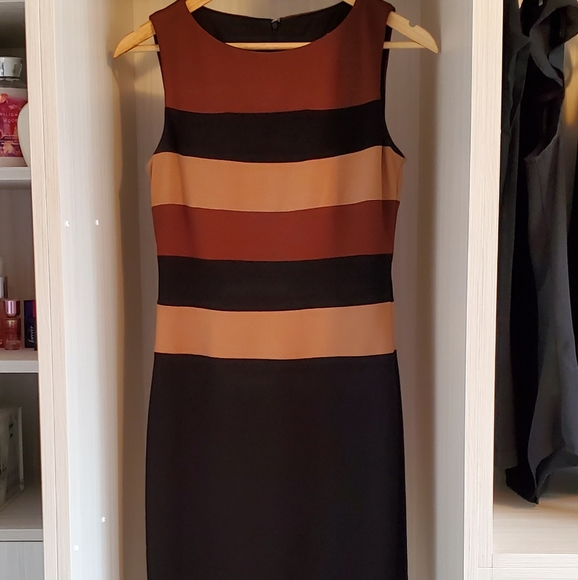 Size 4 sleeveless dress - Picture 2 of 6
